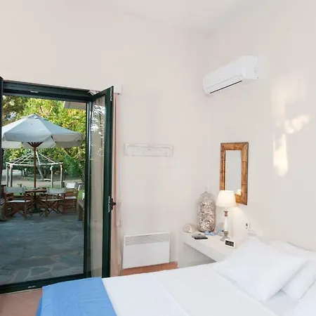 Mantinia Blue Ii By The Sea With Stunning Garden Hébergement de vacances
