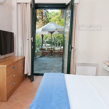 Mantinia Blue Ii By The Sea With Stunning Garden Hébergement de vacances Kalamata