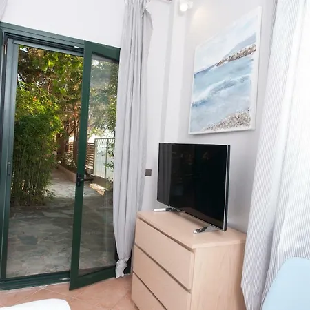 Mantinia Blue Ii By The Sea With Stunning Garden Hébergement de vacances *